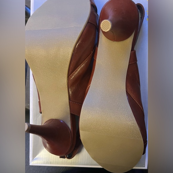 Cloud Walkers Cognac Sling Back Heels - Picture 2 of 3